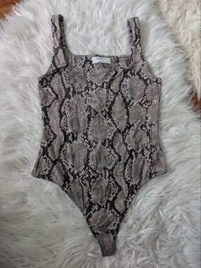 Aritzia Babaton Snakeskin Bodysuit Top Small